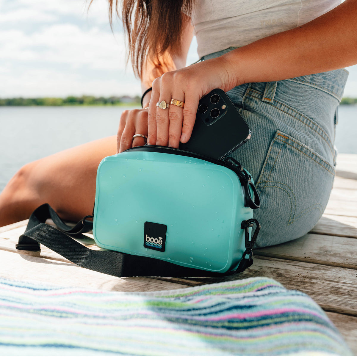 Booē Waterproof Belt Bag used by the water
